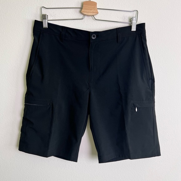 IZOD - Men's Golf Swing Flex Stretch Cargo Short - Picture 2 of 4